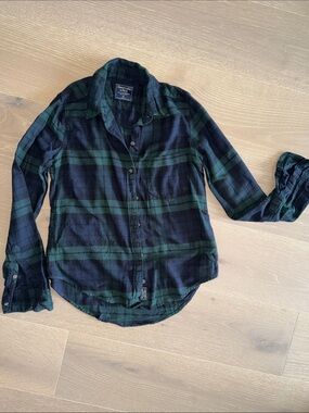 Abercrombie & Fitch Blackwatch Plaid Button-Down Shirt - Green & Black size XS